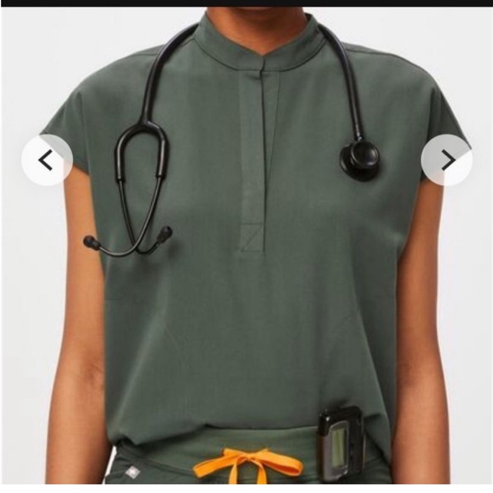 Figs scrub top